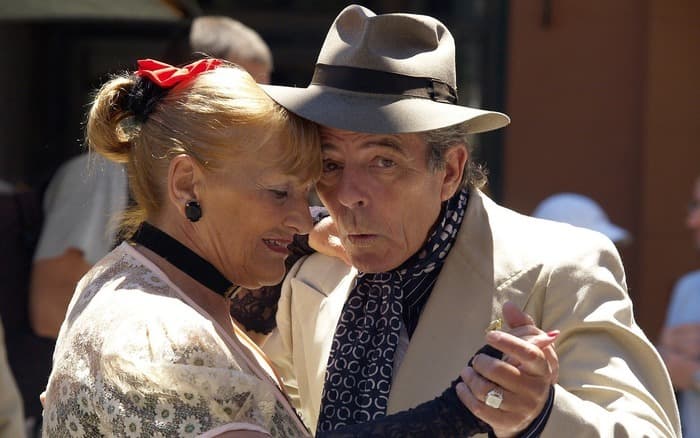 Initiations et soirées dansantes intergénérationnelles : Tango