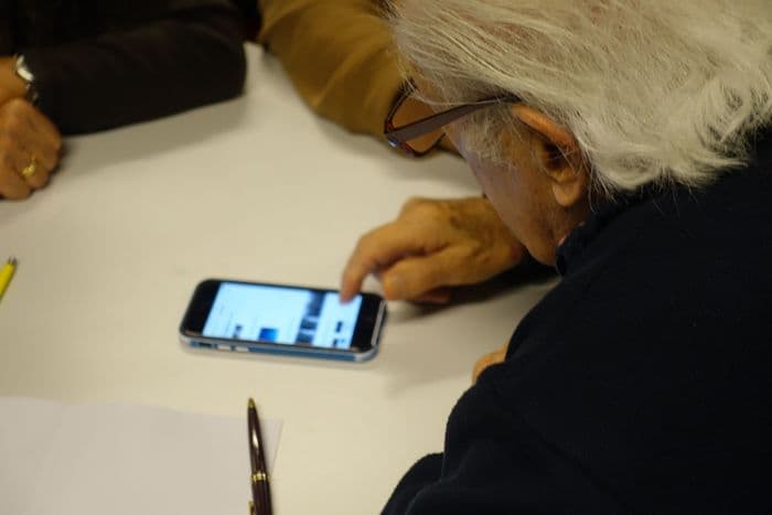 Atelier assistance téléphones portable à Cité Seniors