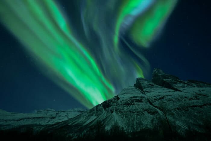 À LA POURSUITE DES AURORES BORÉALES, PAR DANIEL CATTANI