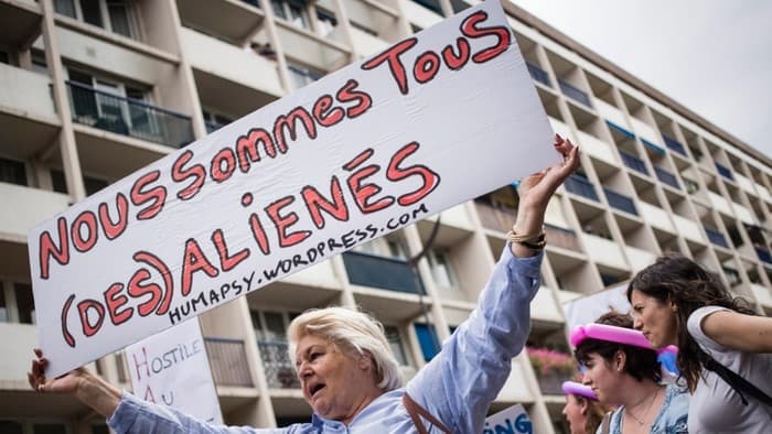 Dire la différence: la folie