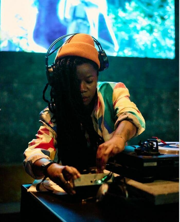 Le Réveil des Archives sonores #27 : passage de disques par Mother Dubber