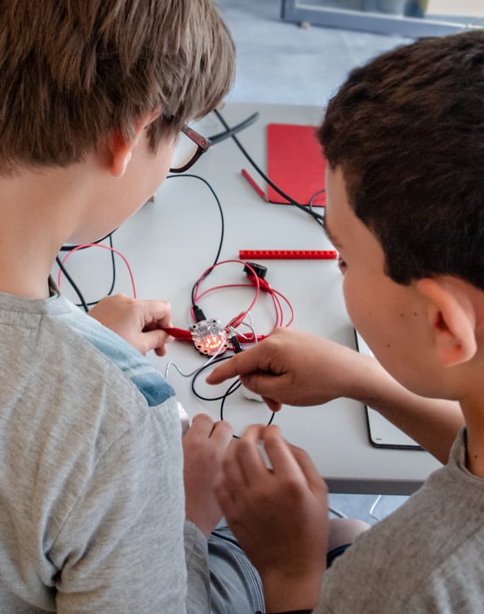 Premiers pas en électronique à la Bibliothèque de la Cité avec Futurekids