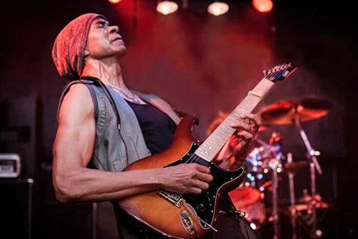 GREG HOWE : CONCERT