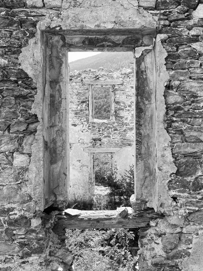 Décoloniser l’architecture : plurivers, autochtonies et bassins-versants