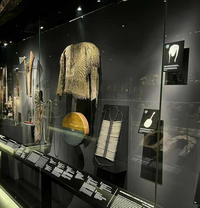 Visite thématique: Objets sensibles ? Instaurer le dialogue dans l’exposition permanente