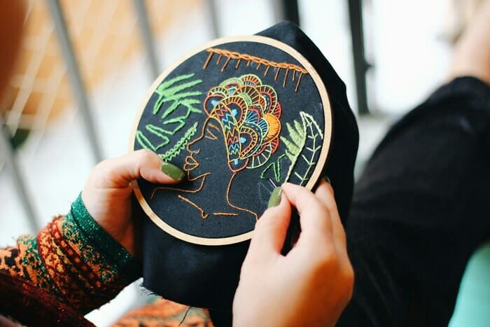 La broderie et ce qu’on en dit