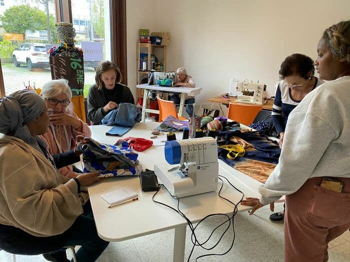 Atelier réparation et personnalisation de vêtements et d'accessoires