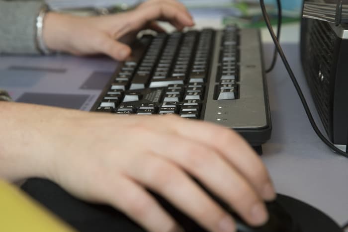 Internet et sites de rencontres : on franchit le pas ?