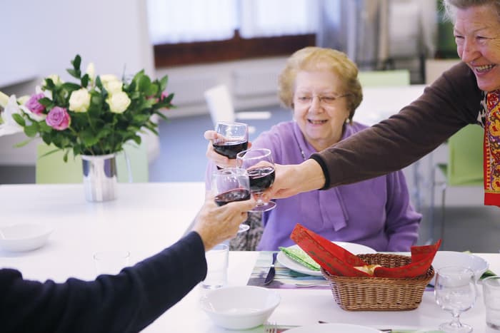 Repas entre seniors à Saint-Jean