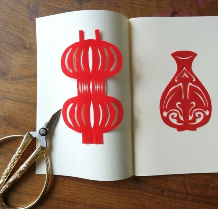 Papier rouge et encre de Chine