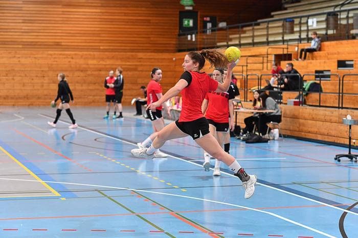 Initiation et démonstration de handball féminin