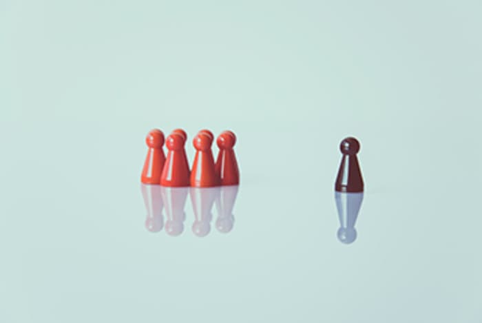 DISCRIMINATIONS RACIALES EN MILIEU PROFESSIONNEL: PARLONS-EN !