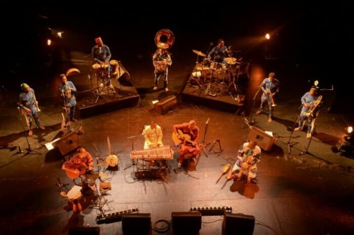 KALA JULA, FAMA DIABATÉ & GANGBÉ BRASS BAND - Fanfares et griots d’Afrique de l’Ouest