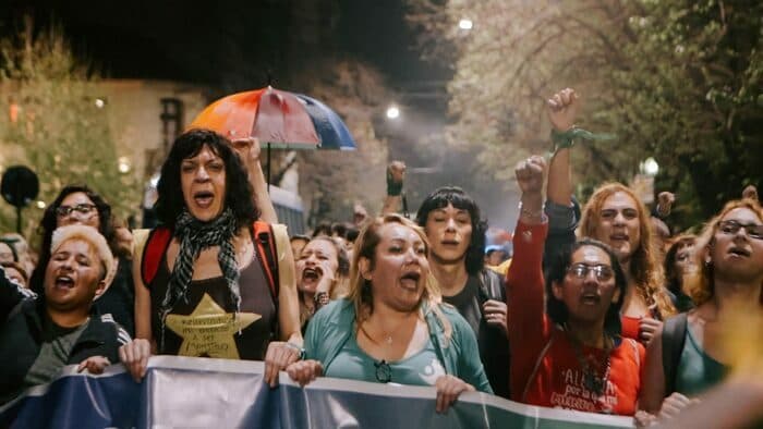 NUESTROS CUERPOS SON SUS CAMPOS DE BATALLA, d'Isabelle Solas