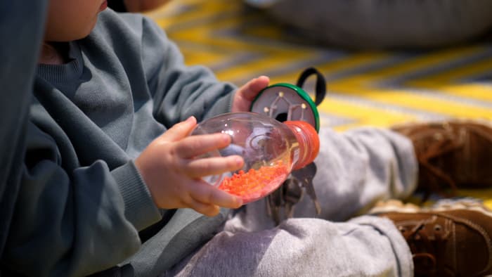 Le MEG à portée de bébé. Un éveil musical au cœur de l'exposition «Être(s) ensemble».