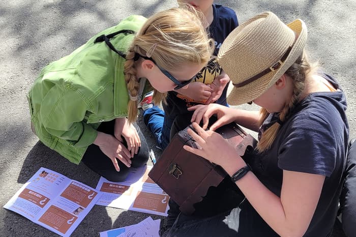 FETE DES MERES – Jeu de piste « Le mystérieux coffre aux cadeaux »