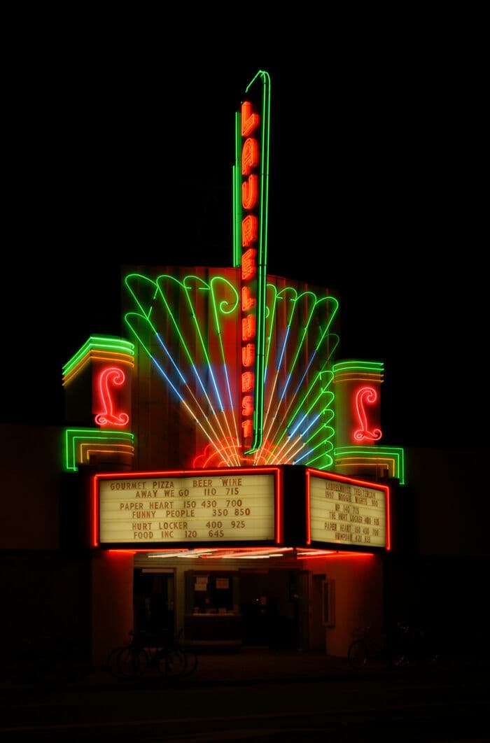 Finissage de l'exposition "La beauté mortelle des cinémas" & projection de "La Saga du Plaza"