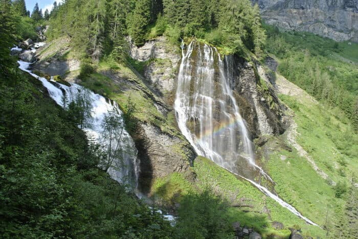 SIXT, LE FER-À-CHEVAL ET ÉMOSSON: LE PAYS DES CASCADES ET DES EAUX SOUTERRAINES, PAR JEAN SESIANO