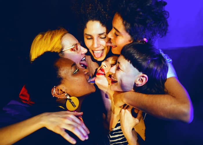 Rébecca Chaillon / RER Q / La sex party dont vous êtes le héros / l'héroïne