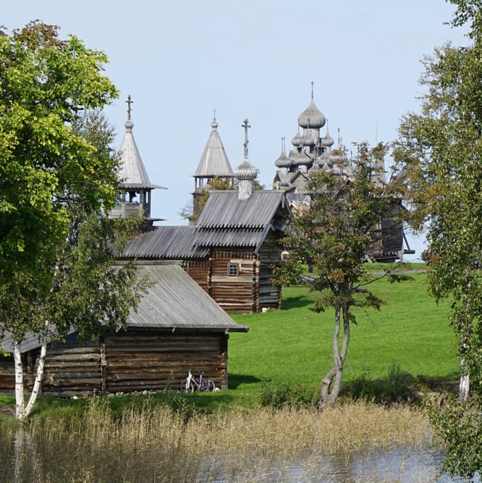 La Russie du Nord racontée par son architecture, par Roland Meige