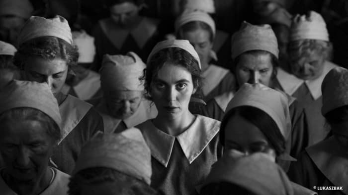 GIFF | PROJECTION | THE GIRL WITH THE NEEDLE