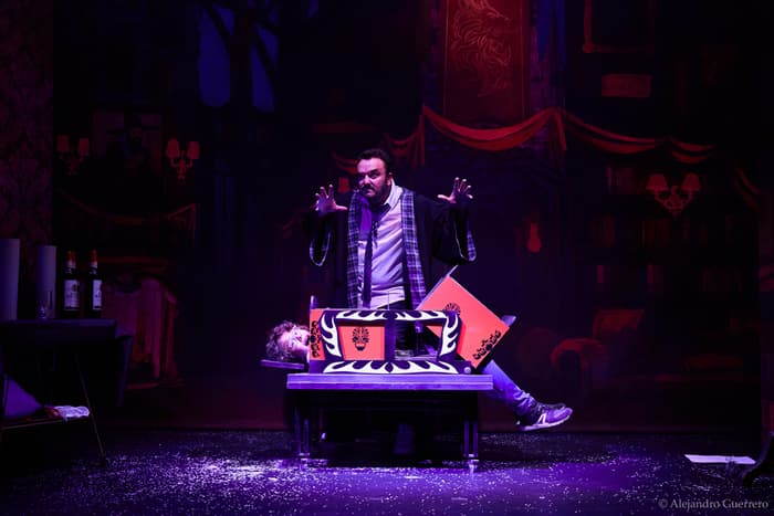 Qui veut la peau du magicien?