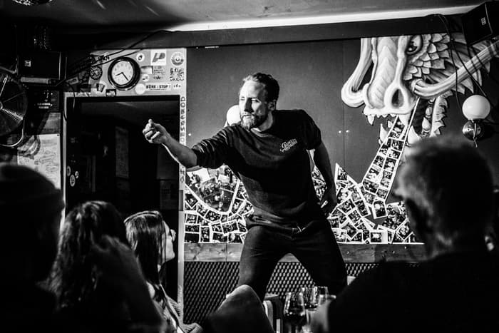 Spectacle (humour) : Conte un Jean