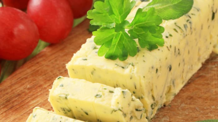 Festi'Terroir: Confectionne ton beurre et parfume-le avec des herbes de saison!
