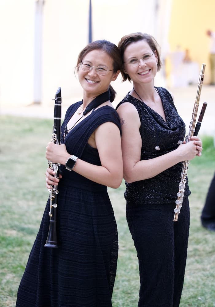 Concert sur le pouce : le duo de musiciennes Eliane Williner à la flûte et Cindy Lin à la clarinette