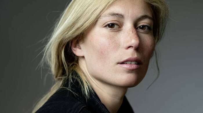 Qu’est-ce que l’obsession du bronzage révèle de nos sociétés modernes ? avec Margaux Cassan
