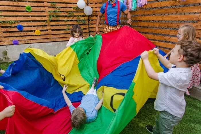 La place des Grottes est à vous : activités ludiques, créatives et gratuites pour les enfants et goûter intergénérationnel