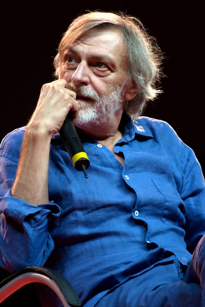 Présentation du livre
"Una persona alla volta" de Gino Strada, par Simonetta Gola Strada.