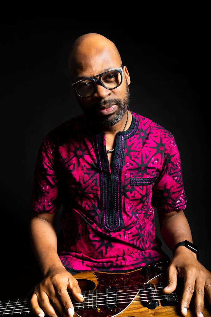 LIONEL LOUEKE SOLO