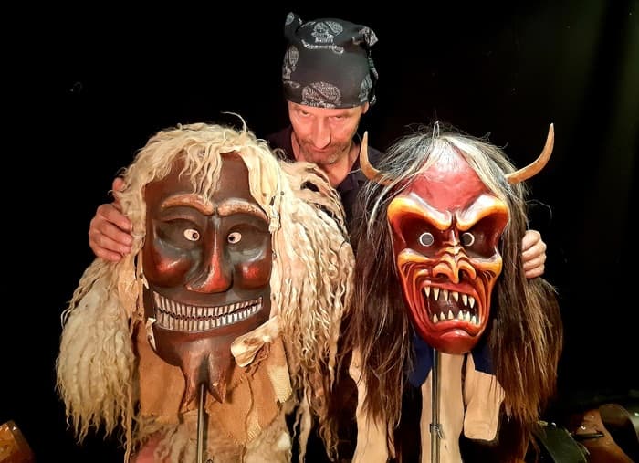 Brouiller les frontières: les masques de carnaval du Lötschental en Valais
