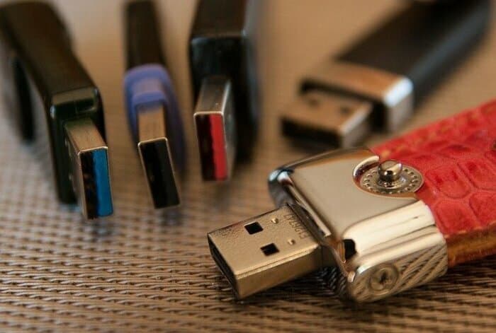 Cours pour seniors | Trucs et astuces PC: Comment utiliser une clef USB ou un disque dur