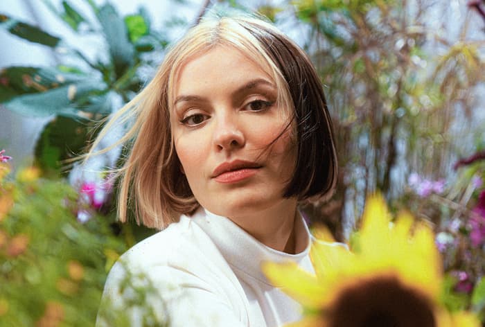 HÉLÈNE SIO