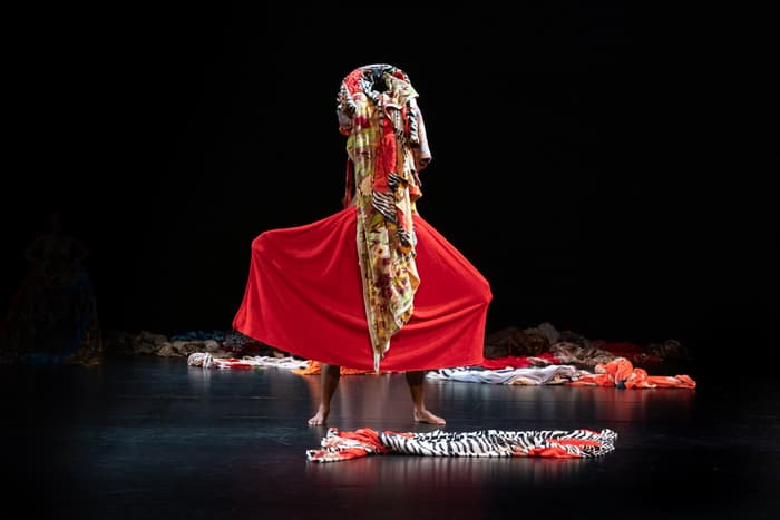 Lia Rodrigues / Encantado