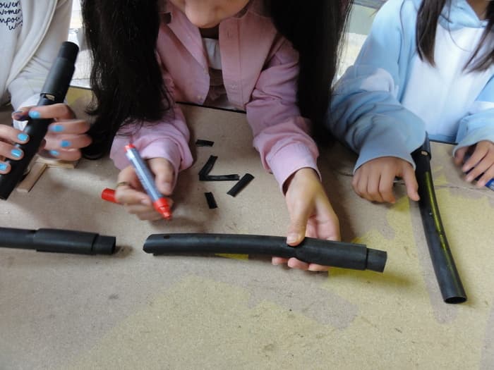 Atelier d'instruments musicaux, maquillage pour enfants, information quartier