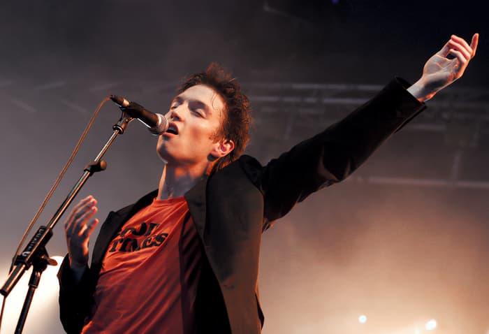 K, Le chanteur