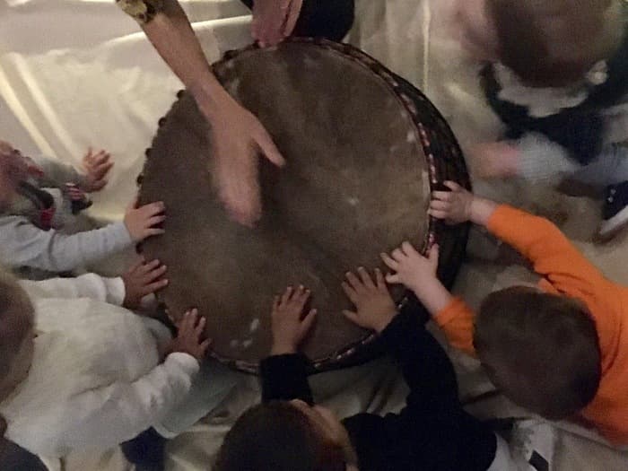 Le MEG à portée de bébé. Un éveil musical d'été au coeur des collections.