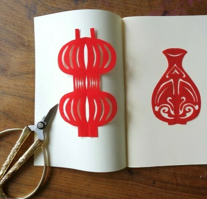 Papier rouge et encre de Chine