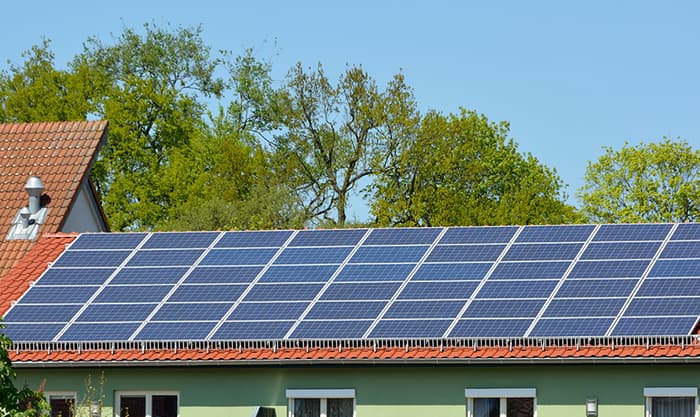 Conférence sur les panneaux solaires photovoltaïques pour les propriétaires privés et PPE