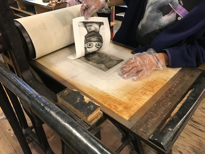 Portraits d'une ville masquée