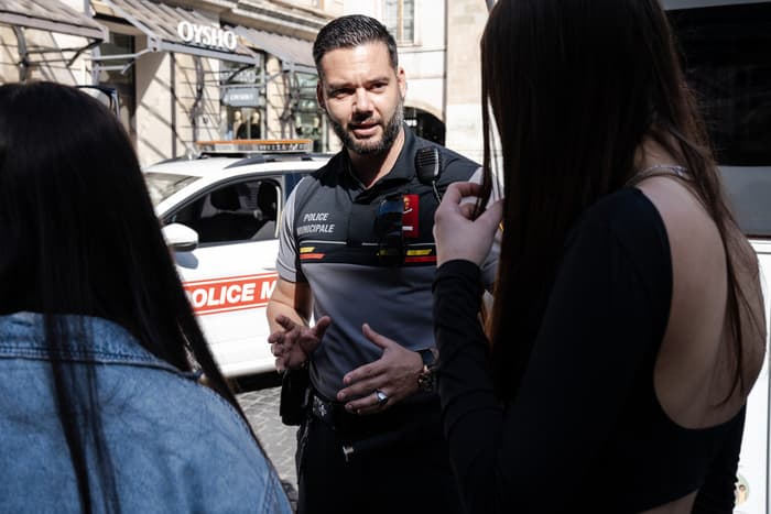 "Café avec un-e agent-e": la police municipale invite les Genevoises et Genevois après le travail