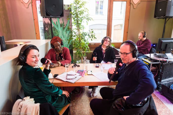 Drôle d’époque en live au FIFDH