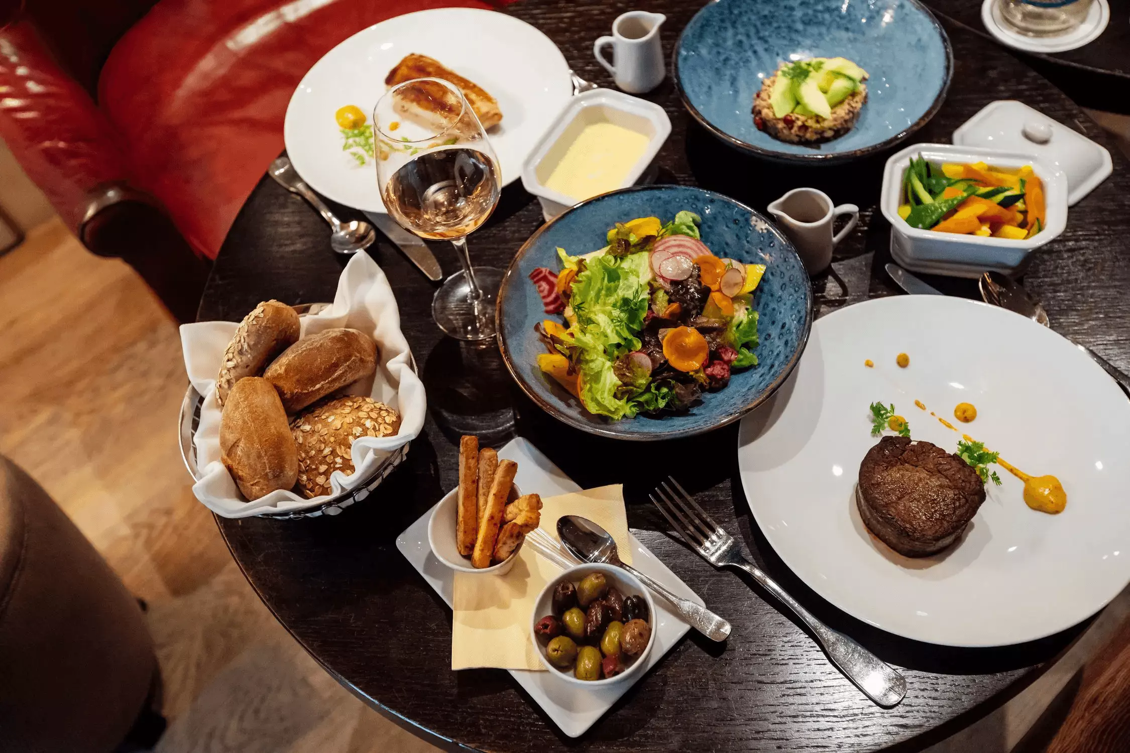 Les Nations, Bar & Lounge (Hotel Intercontinental)